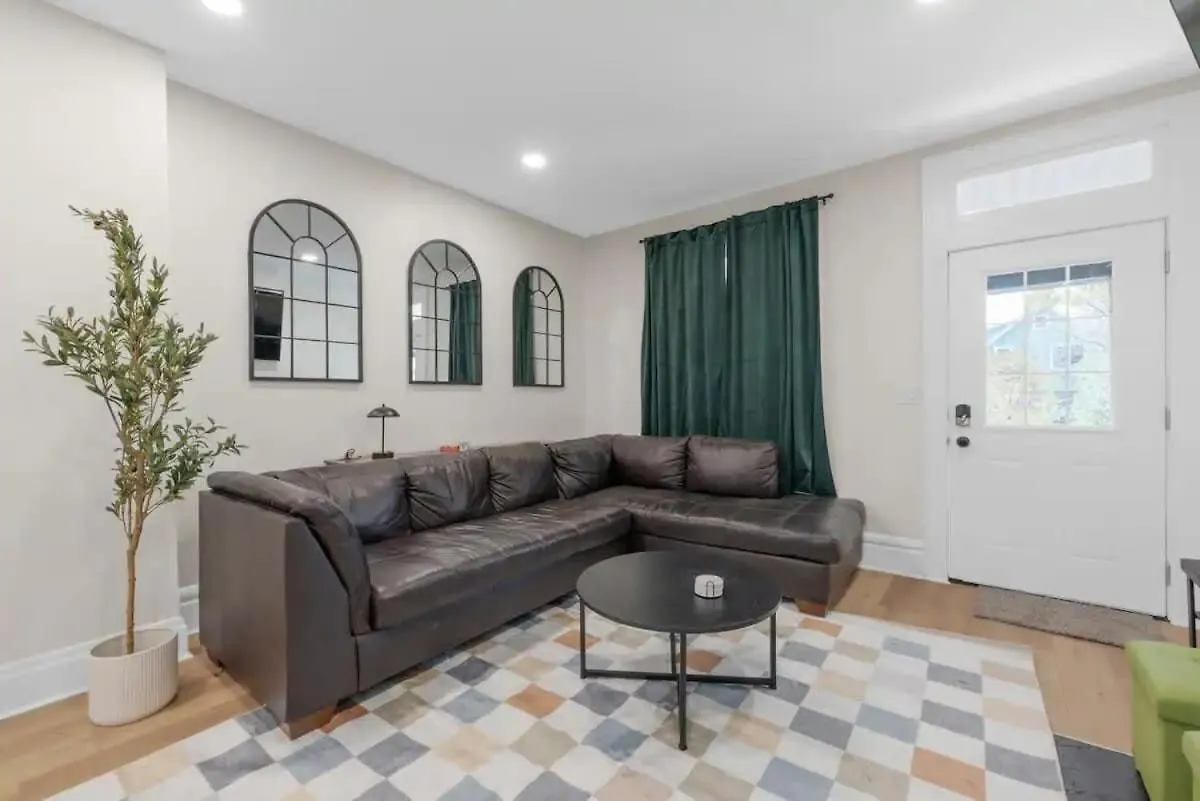 קולומבוס 5 Bedrooms Sleeps 14 Hot Tub Fire Pit