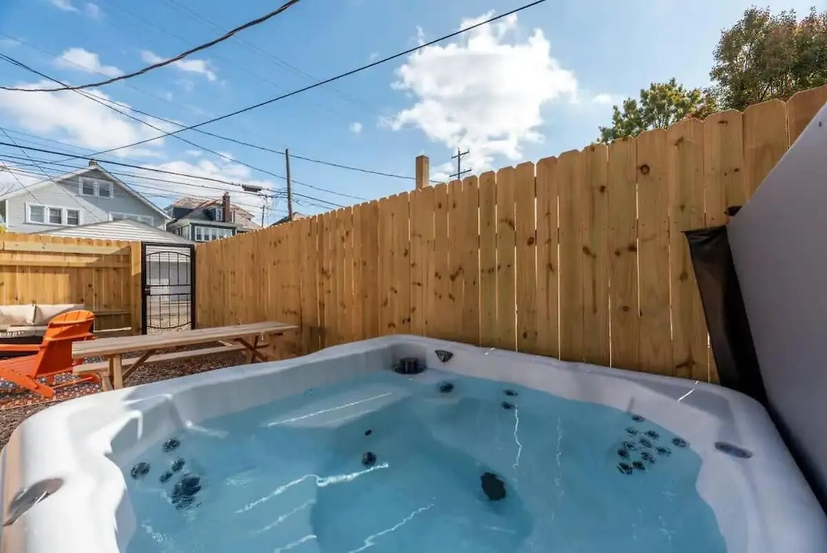 קולומבוס 5 Bedrooms Sleeps 14 Hot Tub Fire Pit